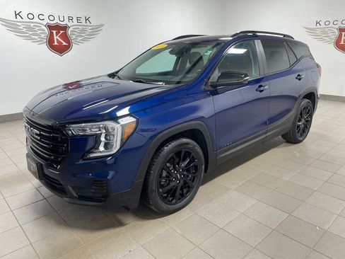Used 2023 GMC Terrain SLE w/ Driver Convenience Package FWD image 3
