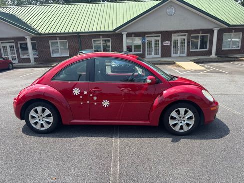 Used 2010 Volkswagen Beetle Coupe FWD image 4