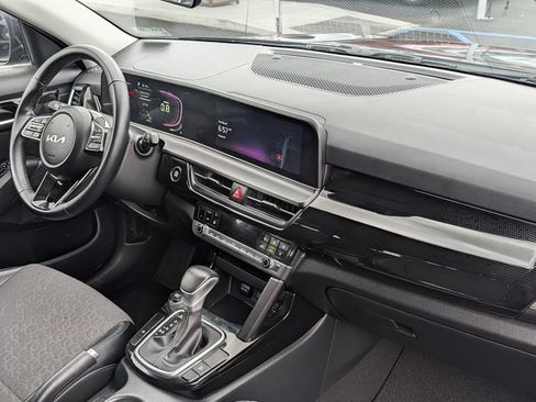 Used 2025 Kia Seltos S FWD image 9