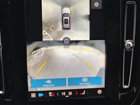 Certified 2025 Volvo XC40 B5 Plus image 20