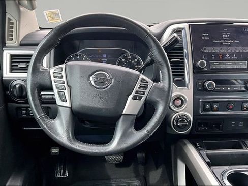 Used 2021 Nissan Titan SV w/ SV Convenience Package image 8