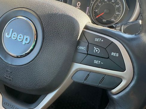 Used 2015 Jeep Cherokee Latitude w/ Comfort/Convenience Group image 24