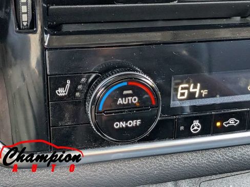 Used 2022 Nissan Rogue SV w/ SV Premium Package FWD image 27