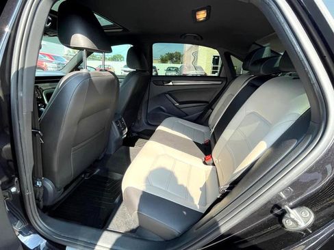 Used 2022 Volkswagen Passat 2.0T R-Line image 12