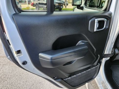 Used 2022 Jeep Gladiator Sport image 39