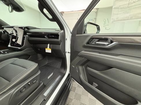 New 2026 GMC Yukon XL Elevation w/ LPO, Elevation Black Package image 37