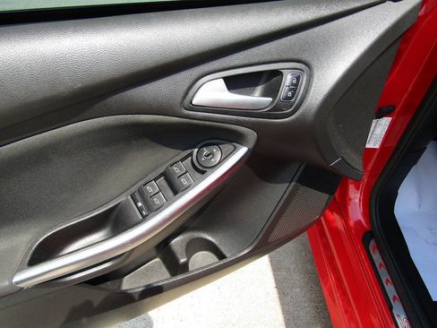 Used 2017 Ford Focus ST FWD image 9
