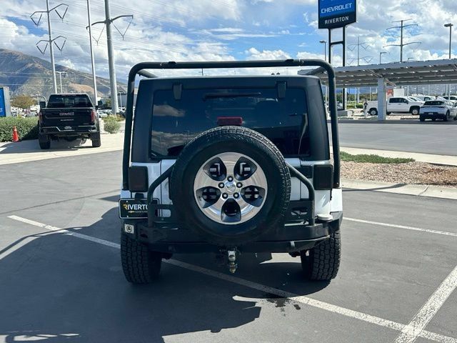 Used 2016 Jeep Wrangler Unlimited Sahara w/ Connectivity Group AWD/4WD image 5