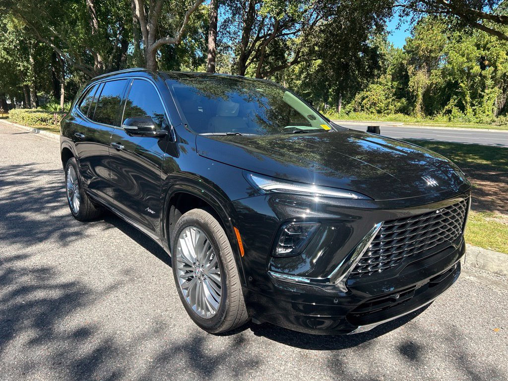 Used 2027 Buick Enclave Avenir w/ LPO, Illumination Package FWD image 4