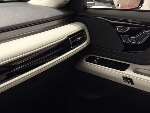 New 2026 Lincoln Aviator AWD image 33