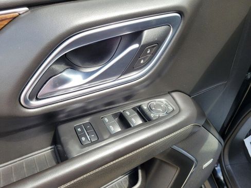 Used 2021 Chevrolet Tahoe Premier w/ Premium Package RWD image 30