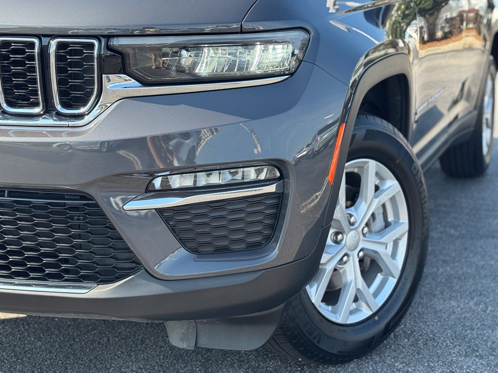 Used 2023 Jeep Grand Cherokee Limited AWD/4WD image 5