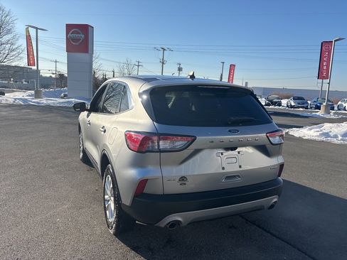 Used 2022 Ford Escape SE w/ Cold Weather Package image 5