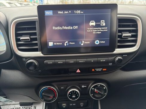 Certified 2025 Hyundai Venue SE image 21