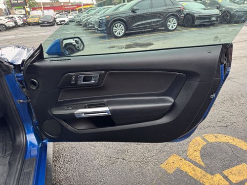 Used 2017 Ford Mustang Coupe RWD image 32