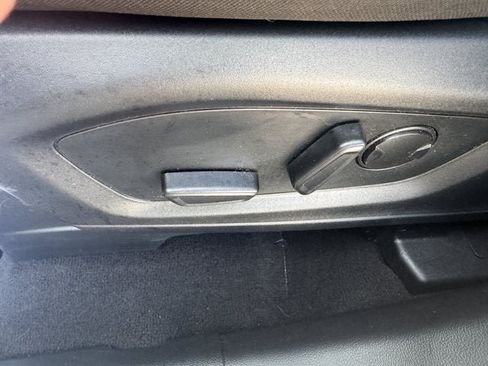 Used 2024 Ford Explorer XLT RWD image 16
