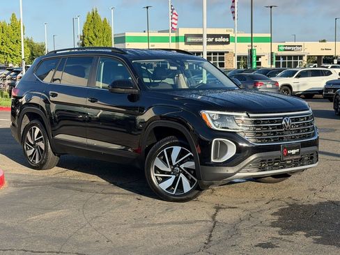 Used 2025 Volkswagen Atlas SE FWD image 3