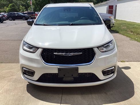 Used 2025 Chrysler Pacifica Select FWD image 1