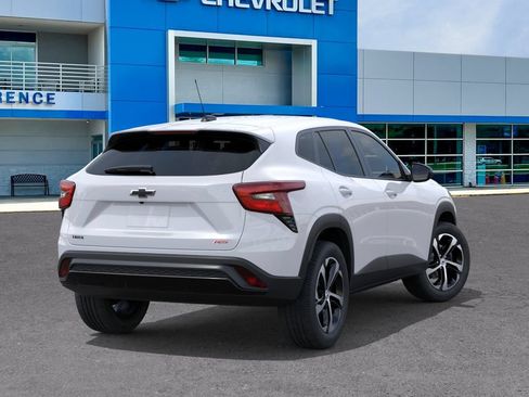 New 2026 Chevrolet Trax RS w/ Sunroof Package FWD image 4