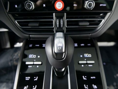 New 2026 Porsche Macan Turbo image 28