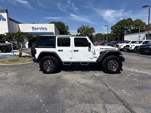 Used 2024 Jeep Wrangler Unlimited Rubicon image 4