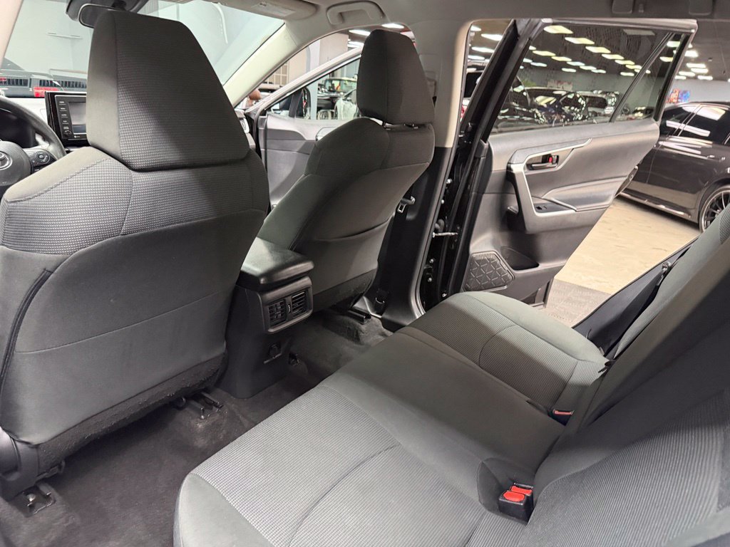 Used 2022 Toyota RAV4 LE FWD image 39