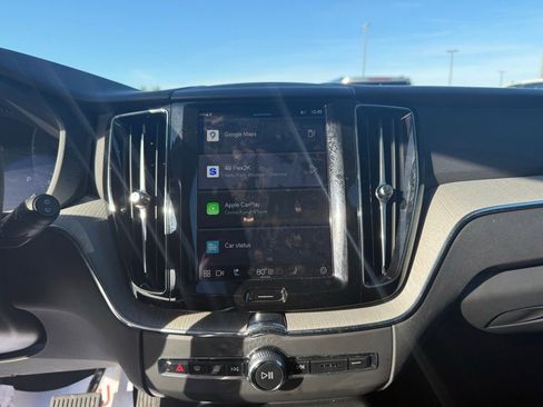 Used 2025 Volvo XC60 B5 Plus image 23