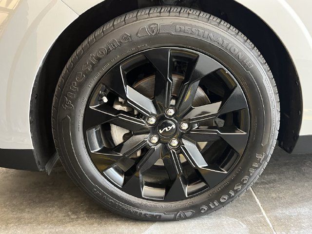 Used 2022 Kia Carnival SX Prestige FWD image 9