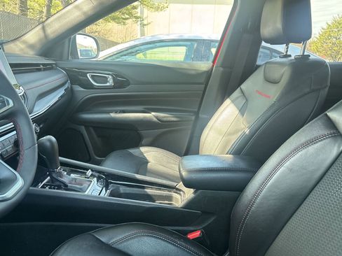 Used 2025 Jeep Compass Trailhawk image 10