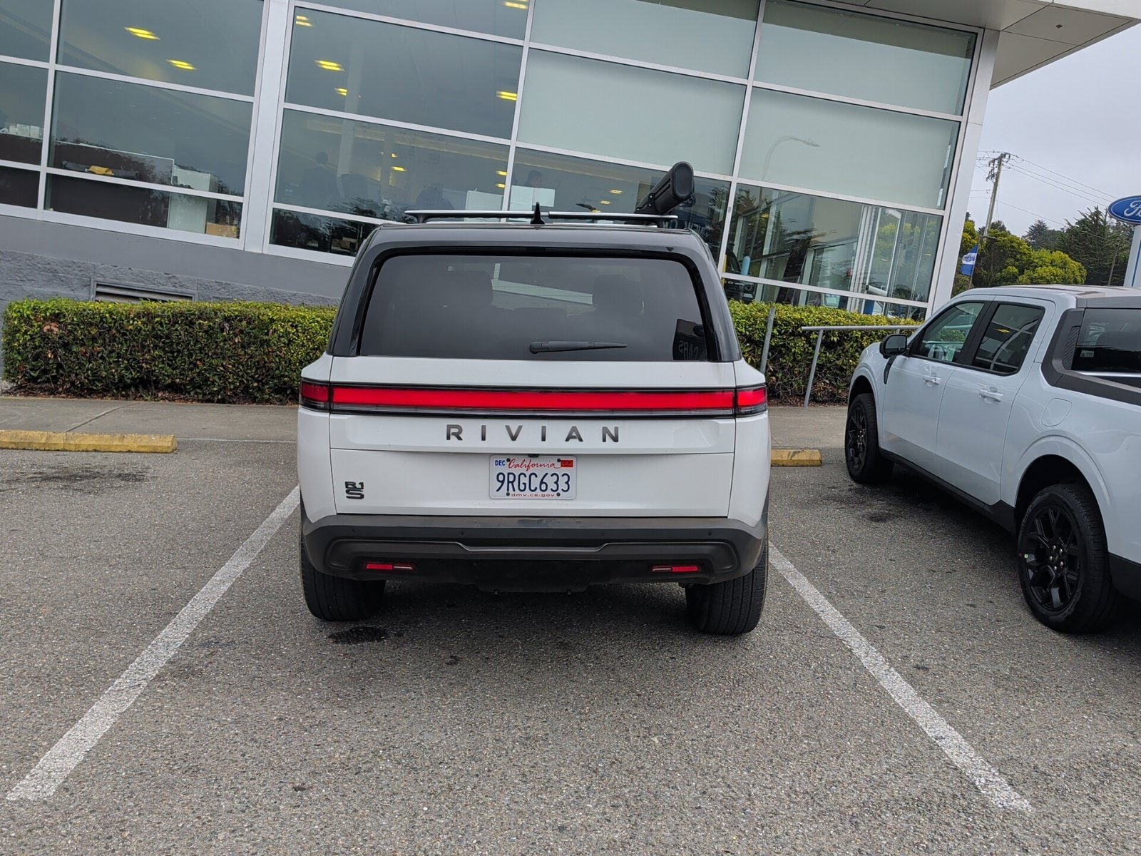 Used 2025 Rivian R1S Adventure Dual AWD/4WD image 7