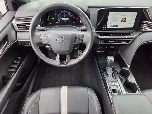 Used 2025 Toyota Camry SE FWD image 12