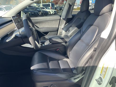 Used 2021 Tesla Model Y Long Range image 16