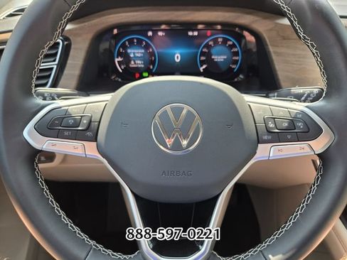 Used 2026 Volkswagen Atlas SE FWD image 25