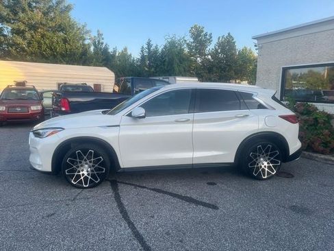 Used 2019 INFINITI QX50 Essential w/ Sensory Package AWD/4WD image 5