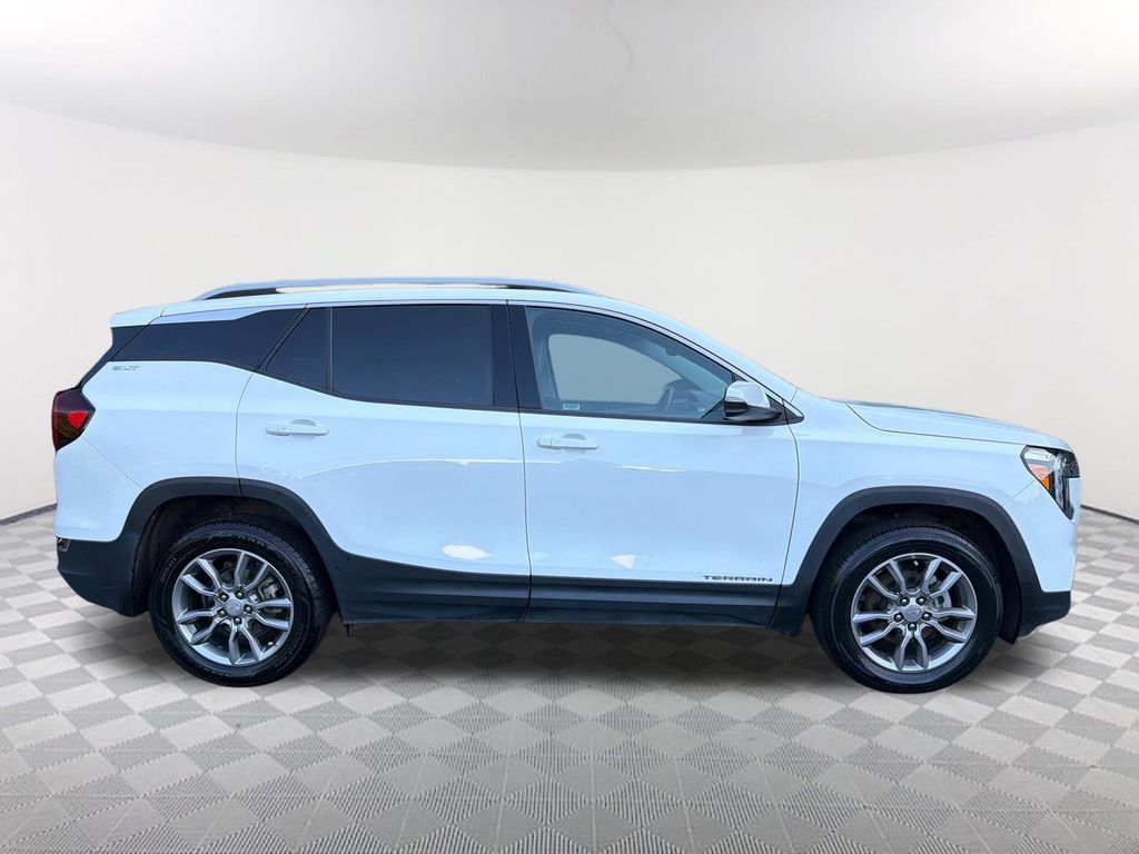 Used 2022 GMC Terrain SLT AWD/4WD image 4