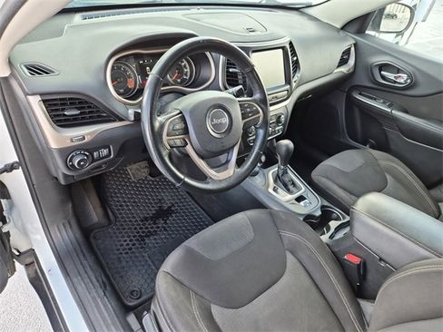 Used 2015 Jeep Cherokee Latitude w/ Cold Weather Group image 16