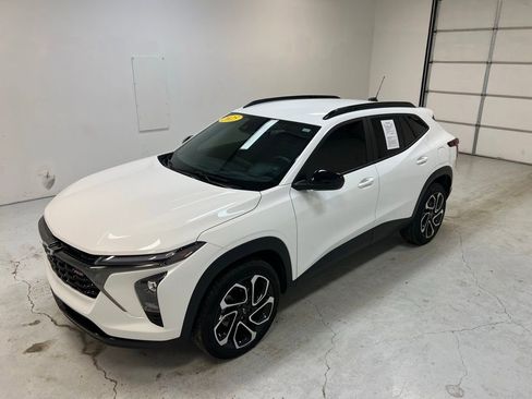 Used 2025 Chevrolet Trax RS w/ Driver Confidence Package image 5