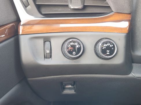 Used 2020 Cadillac Escalade ESV Premium Luxury image 24