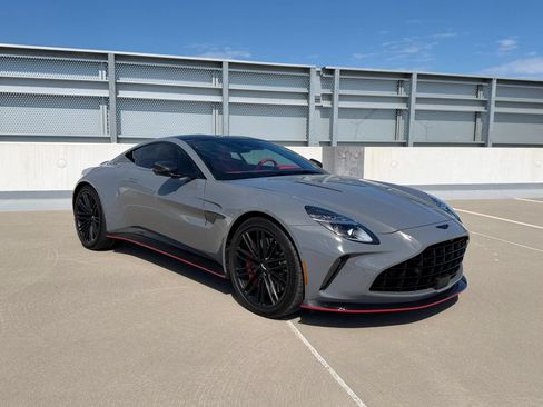 Used 2025 Aston Martin V8 Vantage Coupe RWD image 2