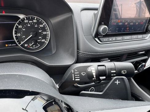 Used 2023 Nissan Rogue SV image 21