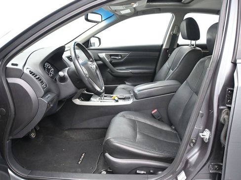 Used 2015 Nissan Altima 2.5 SL w/ Technology Package FWD image 9