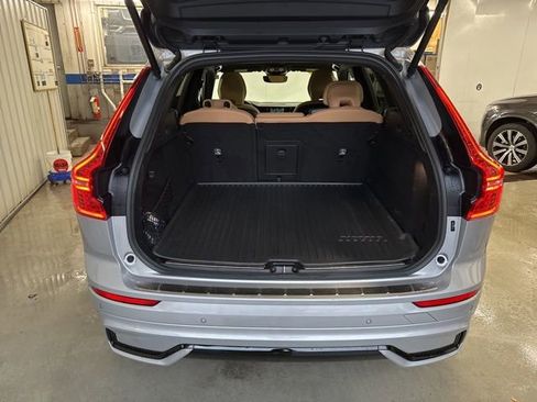 Certified 2023 Volvo XC60 B5 Ultimate w/ Protection Package Premier image 23