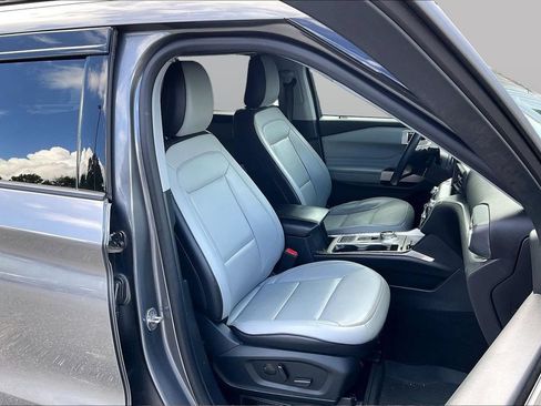 Used 2021 Ford Explorer XLT w/ Equipment Group 202A RWD image 7