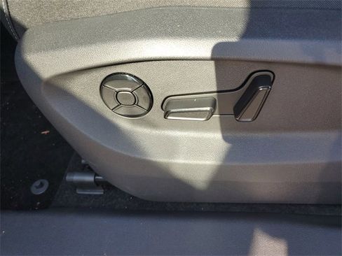 New 2026 Volkswagen Tiguan SE R-Line image 20