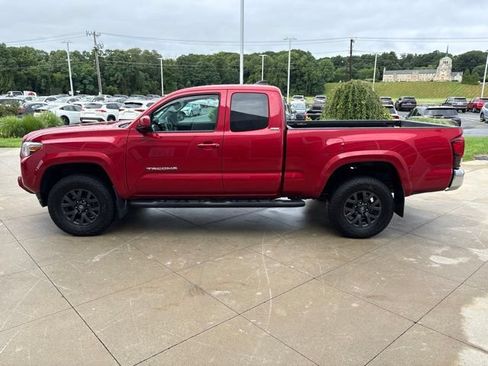 Used 2023 Toyota Tacoma SR5 AWD/4WD image 4