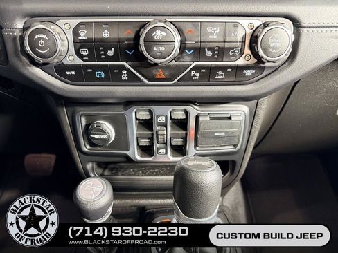Used 2025 Jeep Wrangler Unlimited Sahara w/ Safety Group AWD/4WD image 25