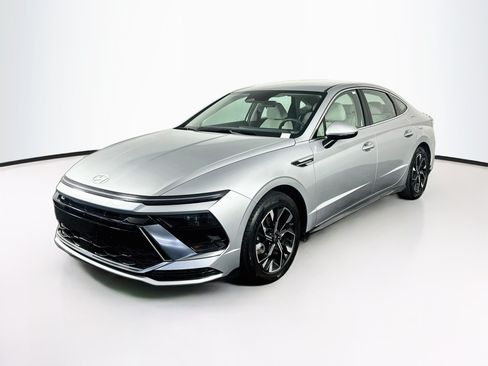 Used 2025 Hyundai Sonata SEL FWD image 3