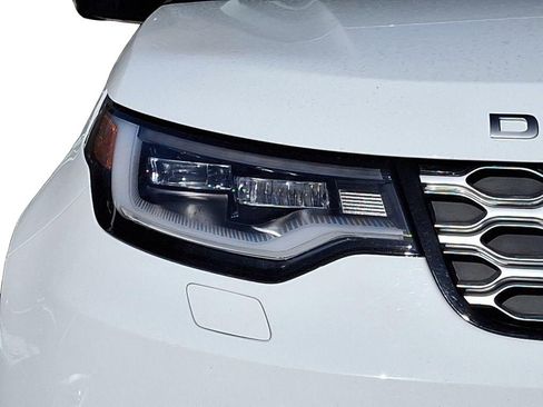 Used 2024 Land Rover Discovery S image 9