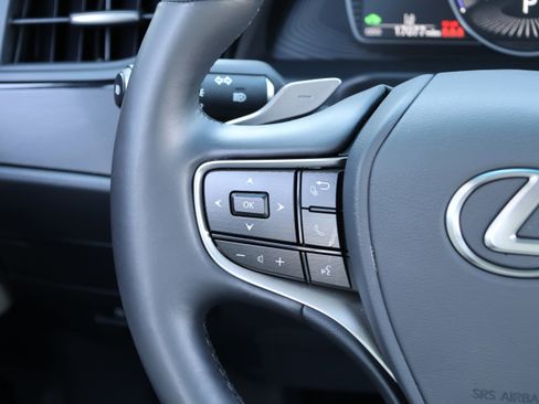 Used 2025 Lexus ES 300h w/ Premium Package image 17