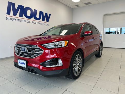 Used 2020 Ford Edge Titanium image 2